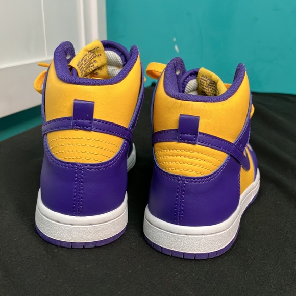 Nike Laker Dunks - Picture 2 of 3
